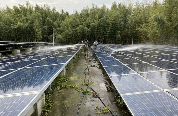 ソーラーパネルの清掃をして発電効率を復活！北九州市　遠賀郡　福岡県内の太陽光パネルのクリーニングは北川工務店にお任せください。